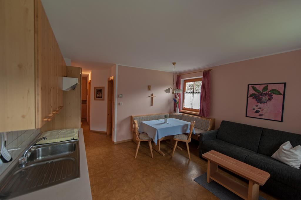 Haus Waldruhe Apartment San Candido Ruang foto