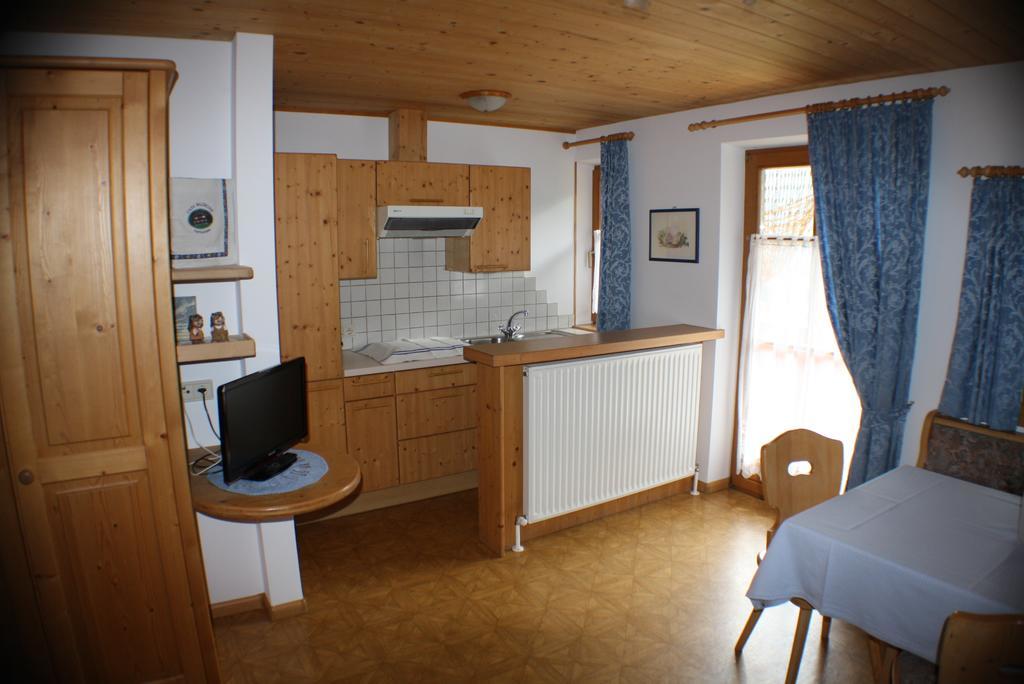 Haus Waldruhe Apartment San Candido Ruang foto